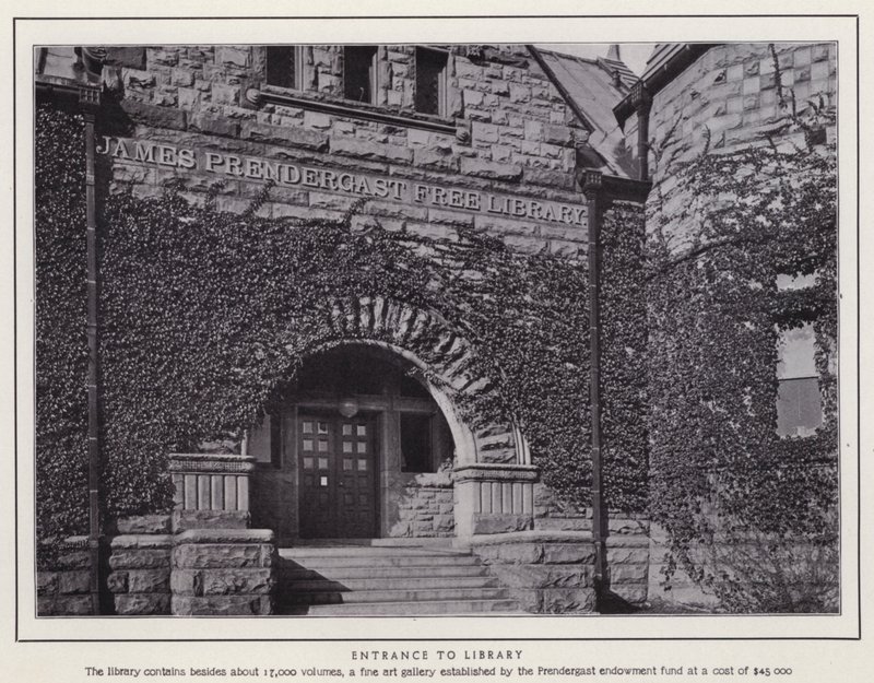 Jamestown, NY: Eingang zur Bibliothek von American Photographer (after)