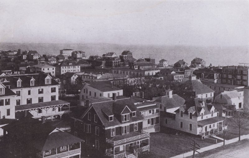 Old Orchard Beach, Maine: Das Dorf, Blick nach Osten vom Old Orchard House von American Photographer (after)