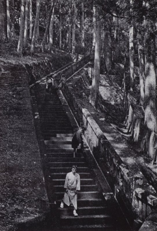 Die Treppe zum Grab des Shogun Ieyasu (s/w Foto) von American Photographer (after)