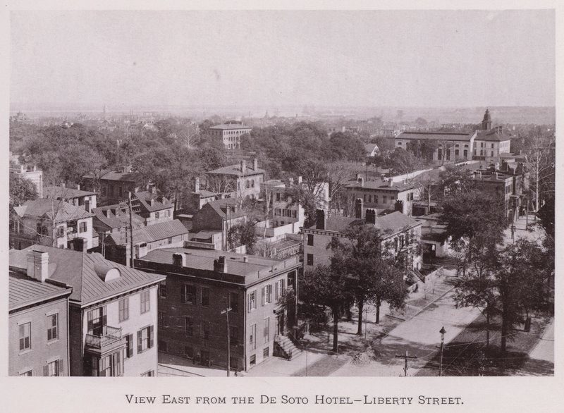 Blick nach Osten vom De Soto Hotel, Liberty Street (s/w Foto) von American Photographer (after)