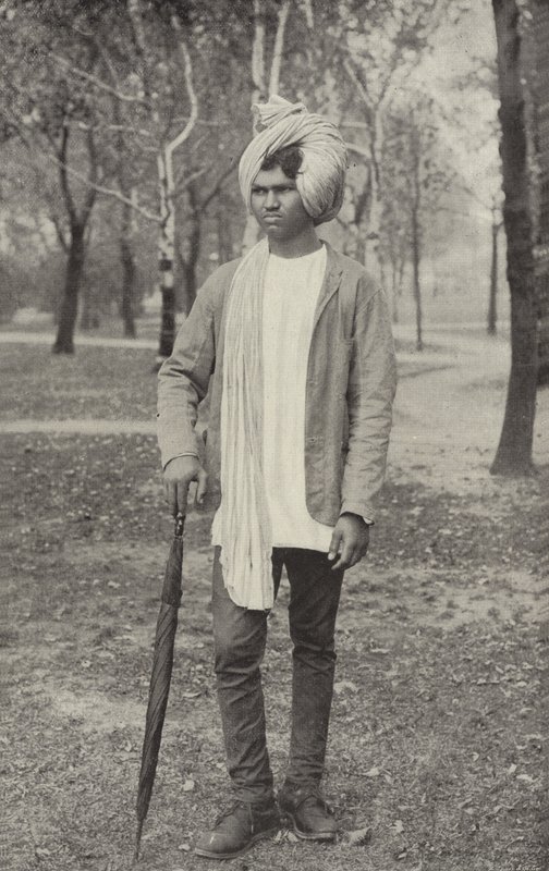Ein hinduistischer Jongleur von American Photographer