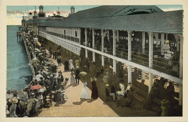 Atlantic City, NJ: Steel Pier, Menschenmengen beobachten Badende (Farbfoto) von American Photographer