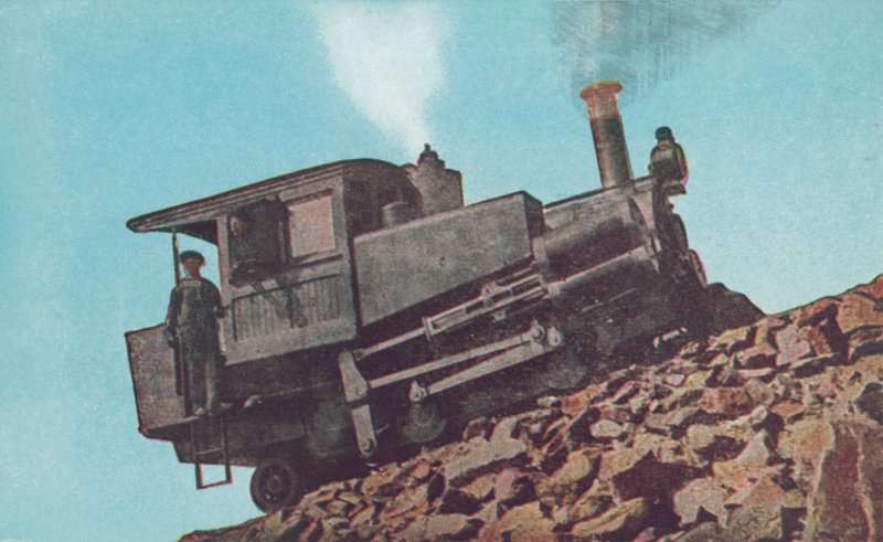 Zahnradbahn-Lokomotive erklimmt den Pikes Peak, Colorado von American Photographer