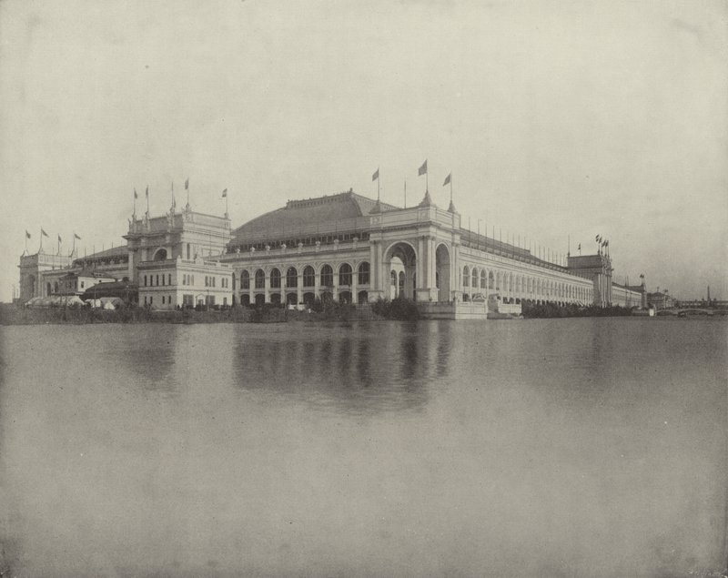Fabrikgebäude vom Nordende der bewaldeten Insel von American Photographer