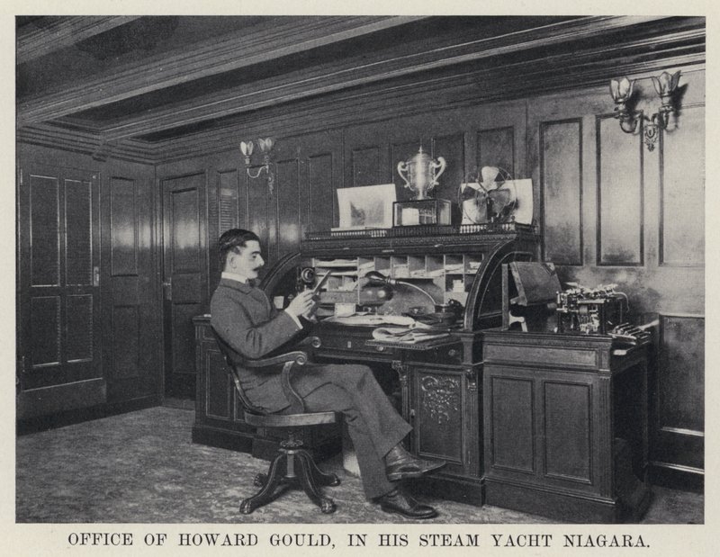 Büro von Howard Gould in seiner Dampfyacht Niagara von American Photographer