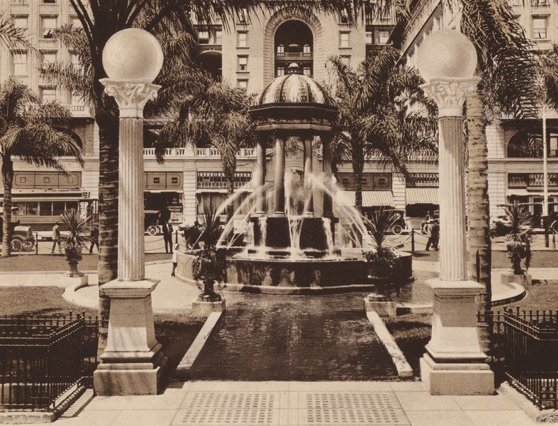 San Diego: Elektrischer Brunnen im Plaza Park, gegenüber dem US Grant Hotel, der Stadt gespendet von Louis J Wilde (s/w Foto) von American Photographer