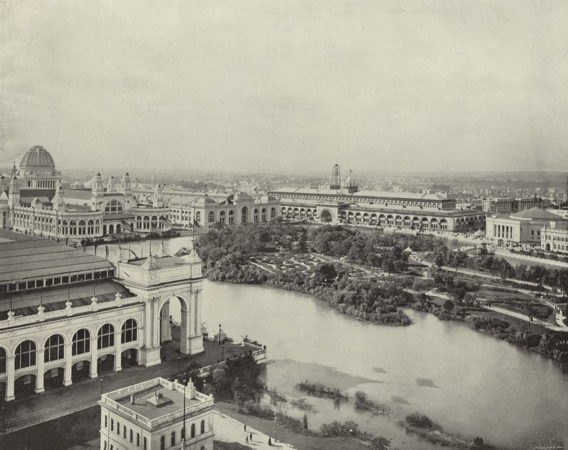 Bewaldete Insel und Transportgebäude von American Photographer