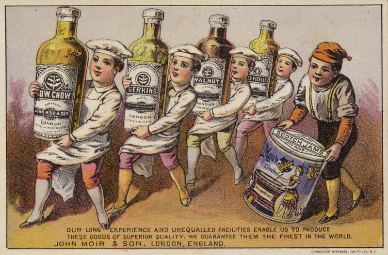 Jungen tragen Produkte von John Moir und Sohn, London von American School