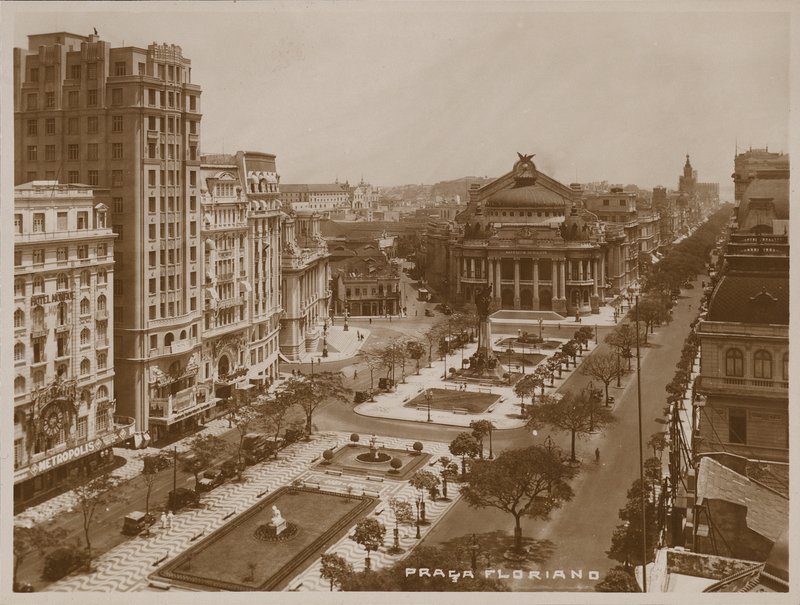 Praca Floriano Peixoto, Rio de Janeiro von Brazilian Photographer