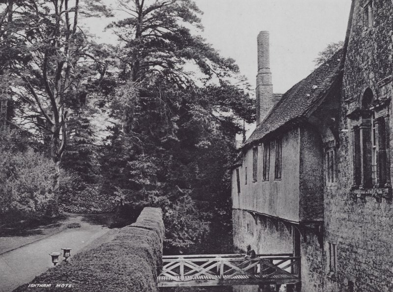 Ightham Mote (s/w Foto) von Charles Essenhigh Corke