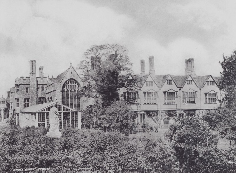 Knole, Ostfront (s/w Foto) von Charles Essenhigh Corke