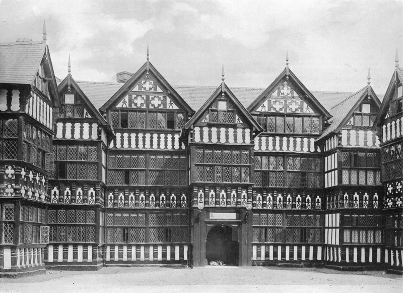Teile der Südfassade von Charles Latham