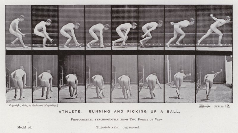 Die menschliche Figur in Bewegung: Athlet, der läuft und einen Ball aufhebt von Eadweard Muybridge