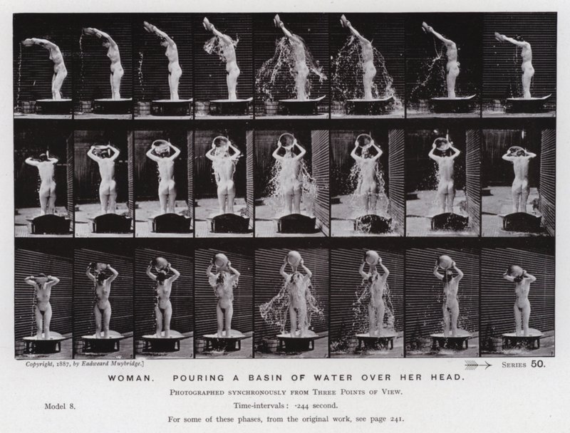 Die menschliche Figur in Bewegung: Frau, gießt eine Schüssel Wasser über ihren Kopf von Eadweard Muybridge