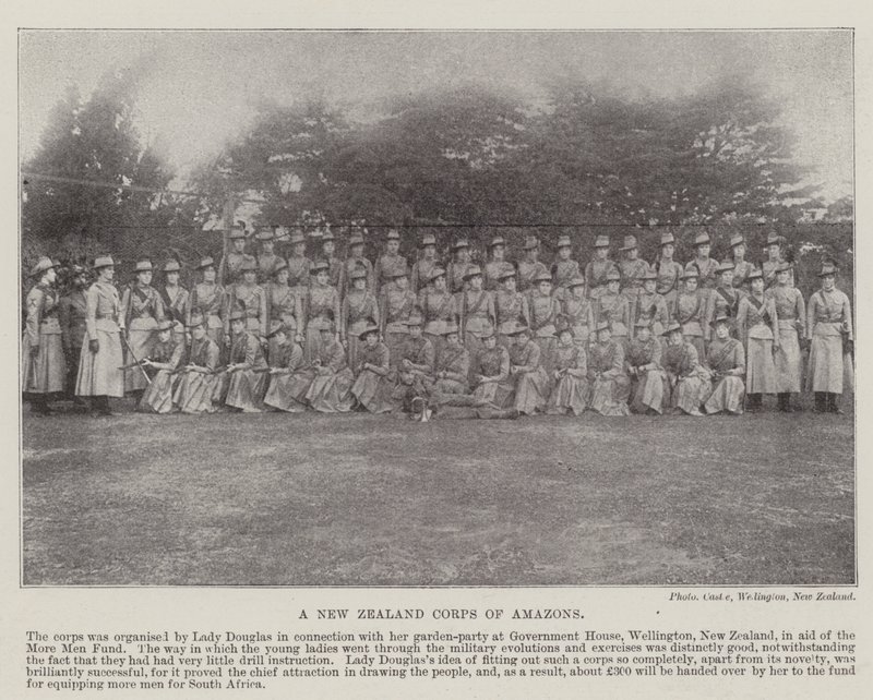 Ein neuseeländisches Amazonenkorps, 1900 von English Photographer