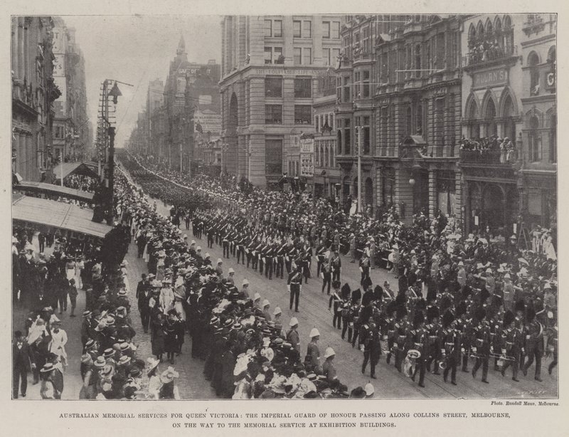 Australischer Gedenkgottesdienst für Königin Victoria, die kaiserliche Ehrenwache marschiert die Collins Street in Melbourne entlang auf dem Weg zum Gedenkgottesdienst im Ausstellungsgelände von English Photographer