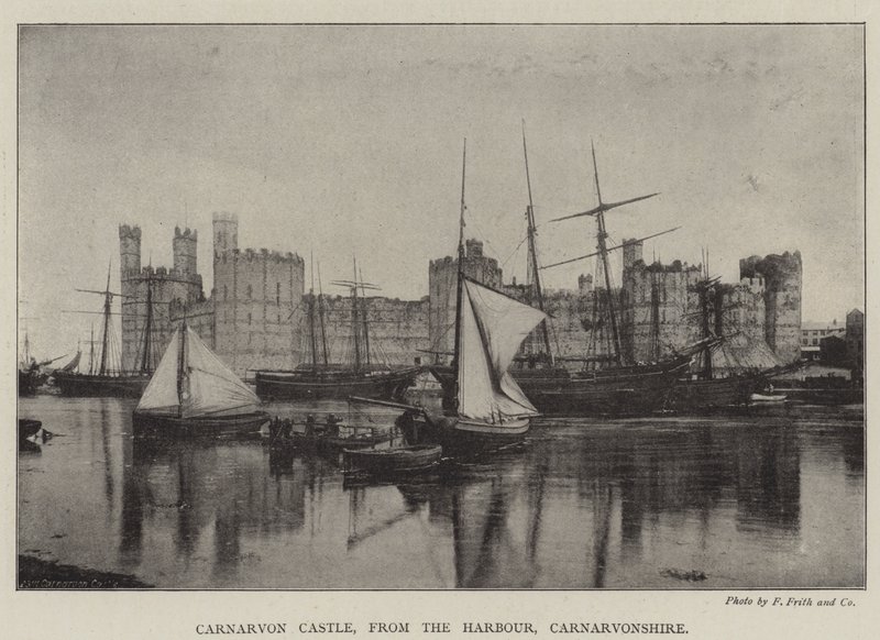 Carnarvon Castle, vom Hafen aus, Carnarvonshire von English Photographer