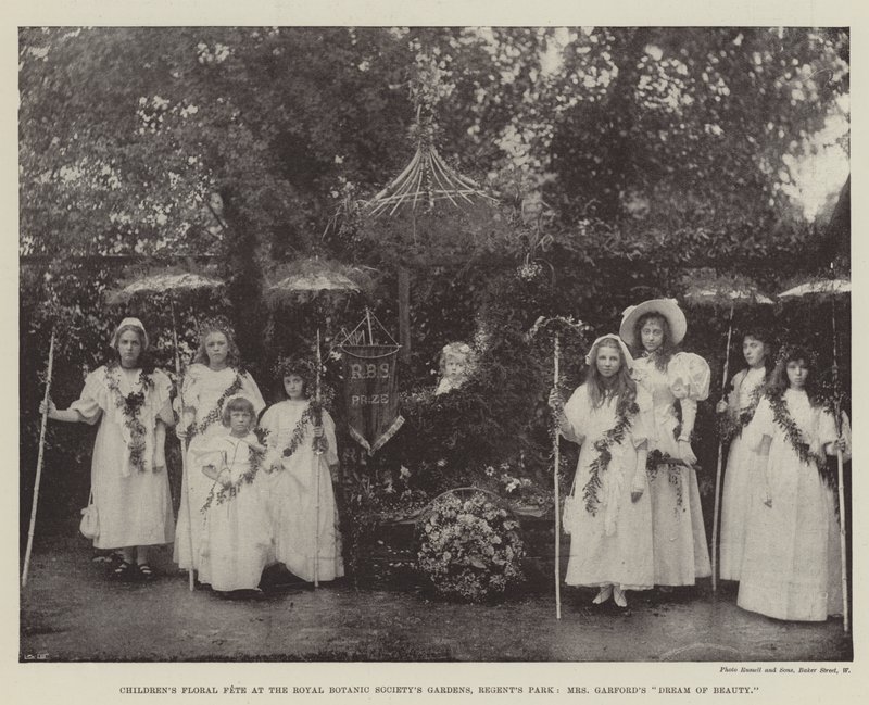 Kinderblumenfest in den Gärten der Royal Botanic Society, Regents Park, Mrs Garfords Traum von Schönheit von English Photographer