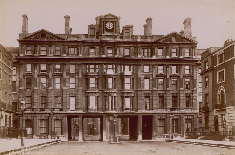 Euston Hotel, London, Südfront von English Photographer