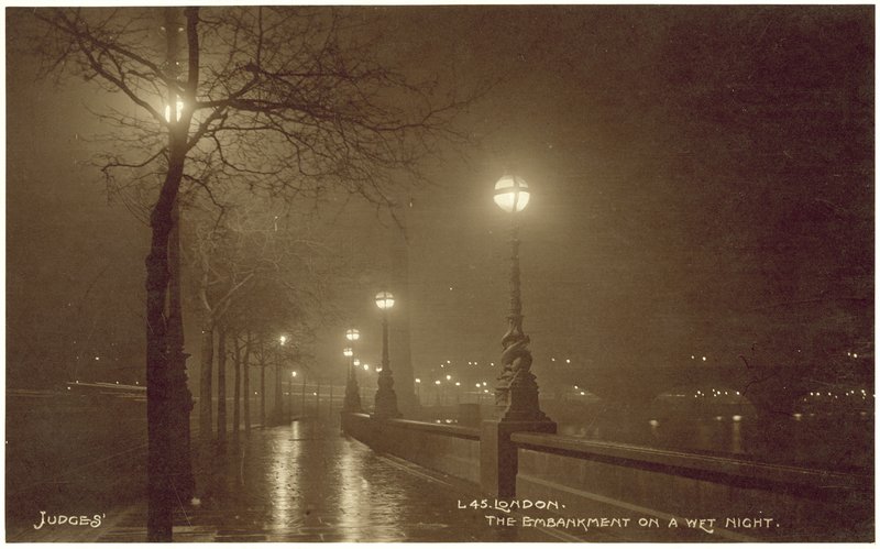 London, die Uferstraße bei nasser Nacht von English Photographer