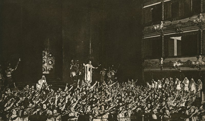 Max Reinhardts Oedipus Rex mit John Martin-Harvey im Jahr 1912 von English Photographer