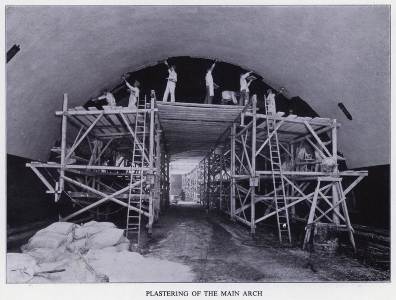 Mersey-Tunnel: Verputzen des Hauptbogens von English Photographer