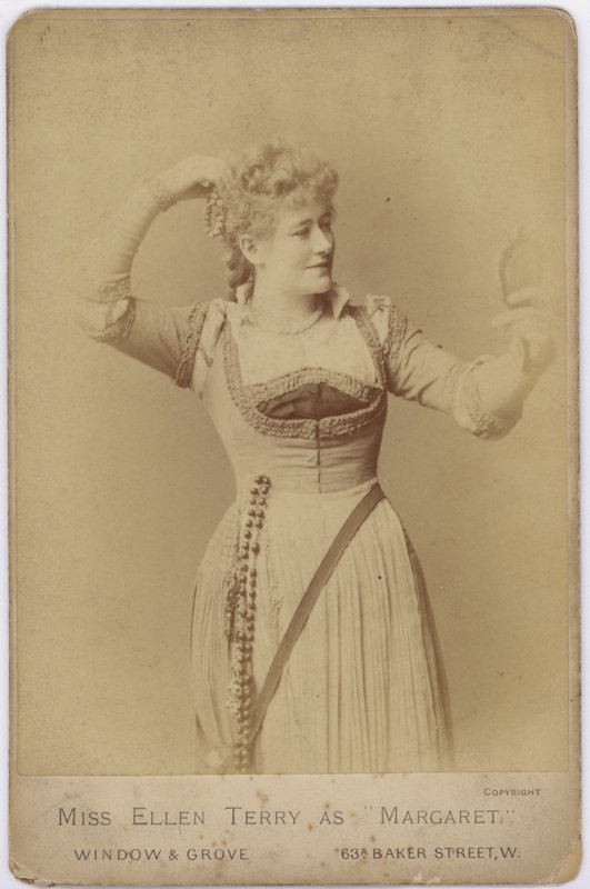 Miss Ellen Terry als Margaret von English Photographer