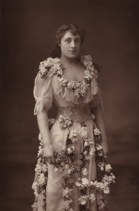 Miss Julia Neilson von English Photographer