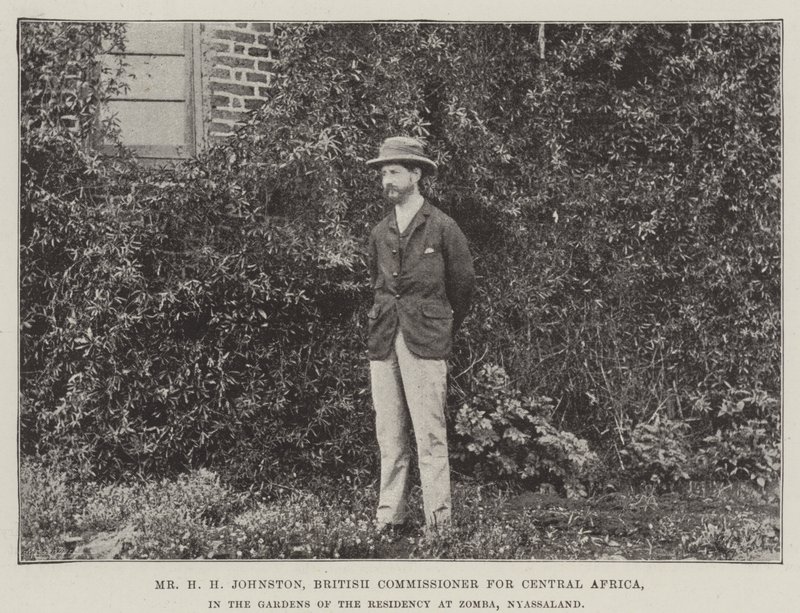 Mr. H. H. Johnston, britischer Kommissar für Zentralafrika, in den Gärten der Residenz in Zomba, Nyassaland von English Photographer