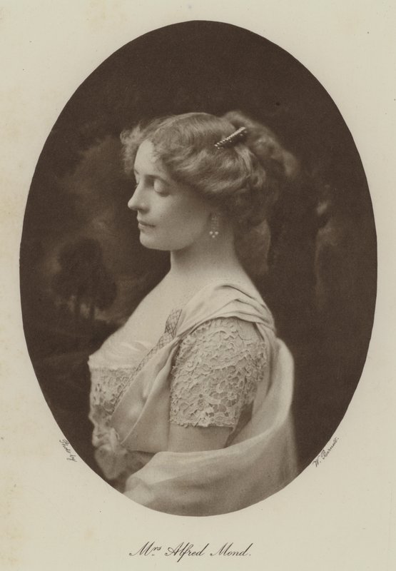 Mrs. Alfred Mond von English Photographer