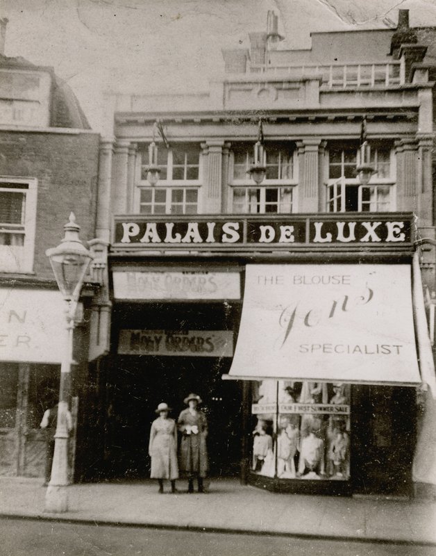 Palais de Luxe, High Street, Bromley von English Photographer