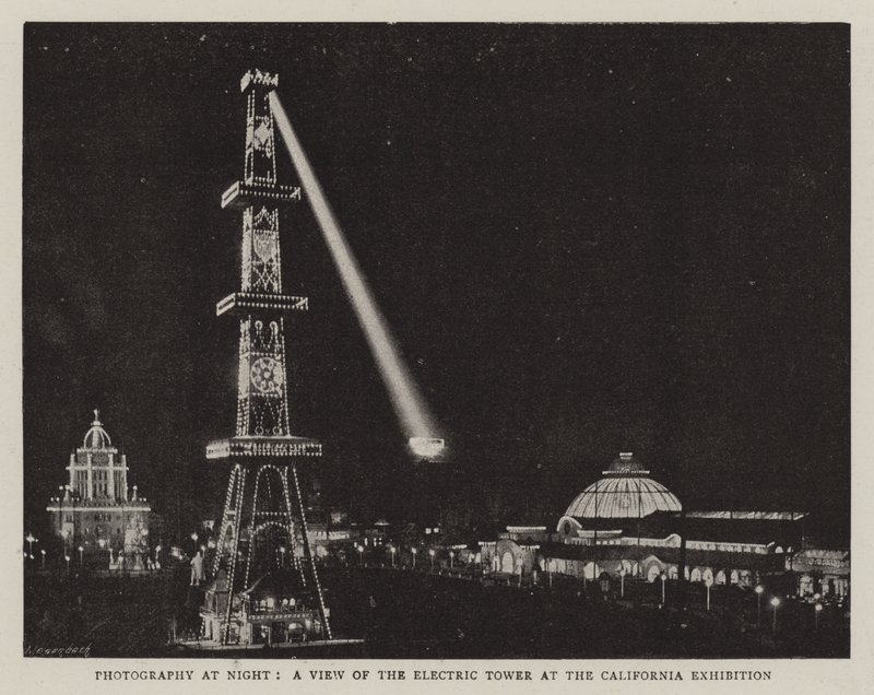 Fotografie bei Nacht, ein Blick auf den Elektrischen Turm bei der Kalifornien-Ausstellung von English Photographer