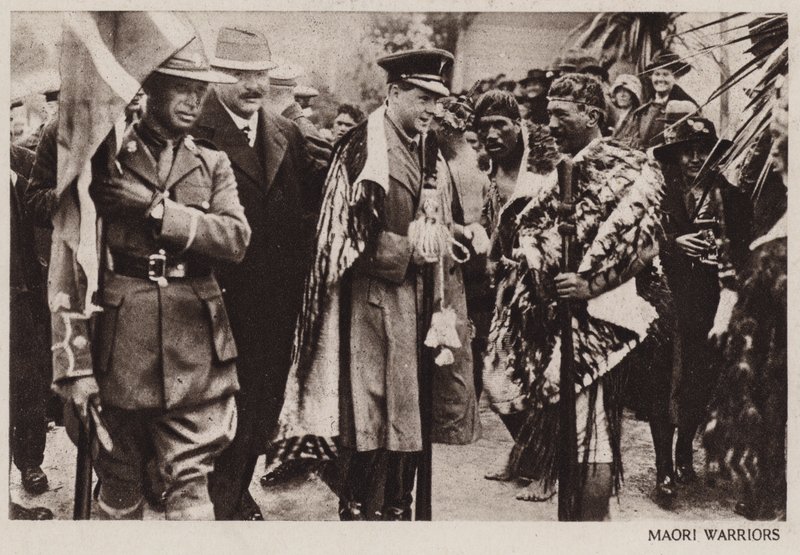 Prinz von Wales mit Maori-Kriegern, Neuseeland von English Photographer