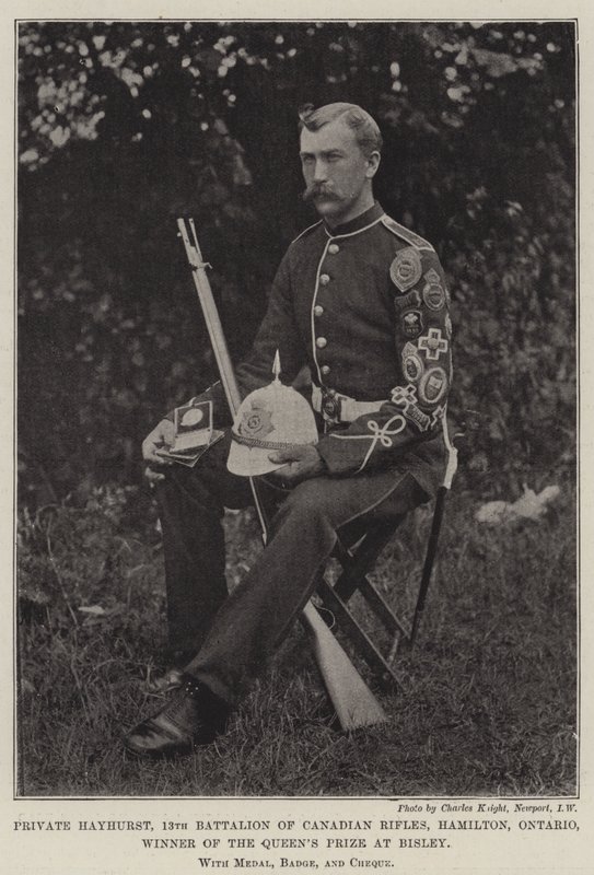 Private Hayhurst, 13. Bataillon der Canadian Rifles, Hamilton, Ontario, Gewinner des Queens Prize in Bisley, mit Medaille, Abzeichen und Scheck von English Photographer