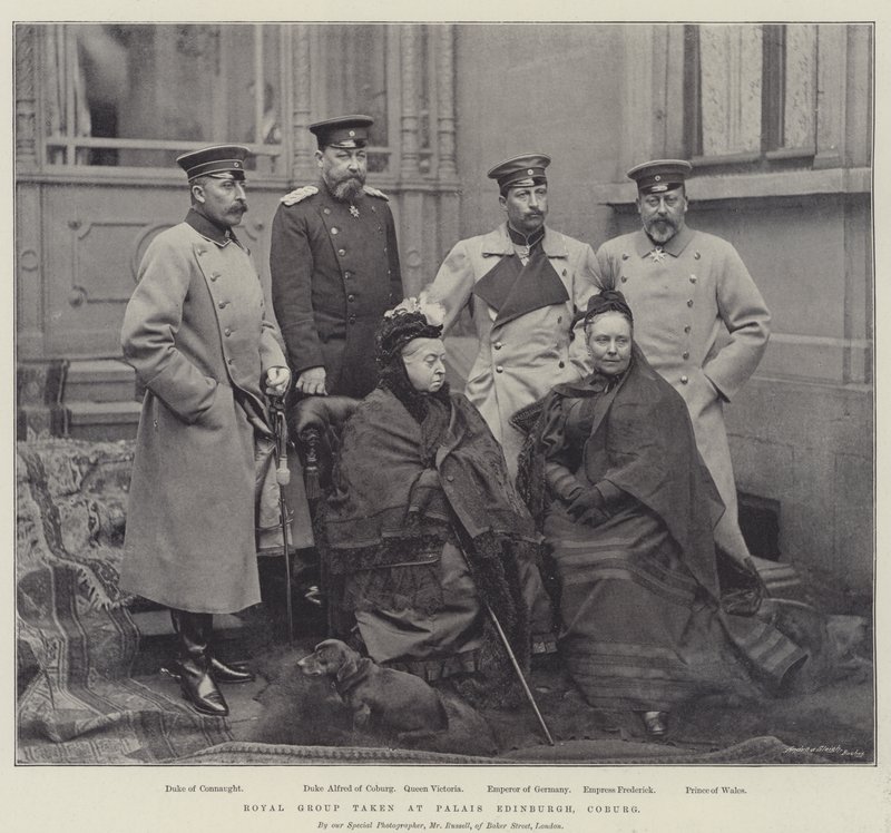 Königliche Gruppe im Palais Edinburgh, Coburg von English Photographer