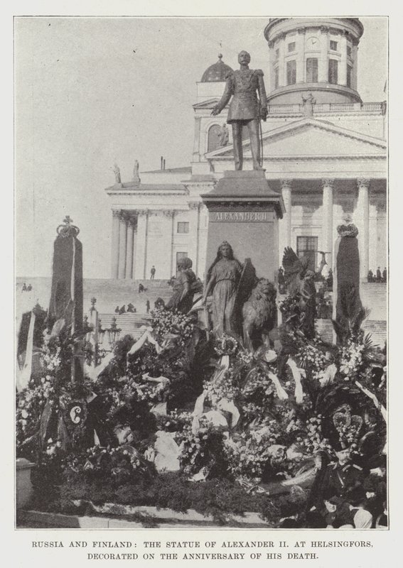 Russland und Finnland, die Statue von Alexander II. in Helsingfors, geschmückt am Jahrestag seines Todes von English Photographer