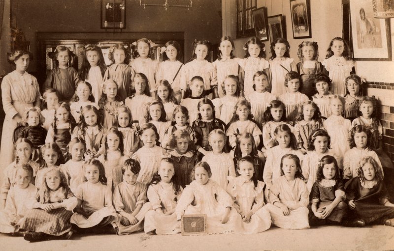 Schulkinder, Norfolk, frühes 20. Jahrhundert von English Photographer