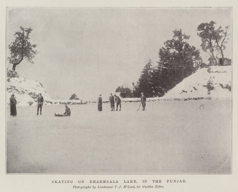 Schlittschuhlaufen auf dem Dharmsala-See im Punjab von English Photographer