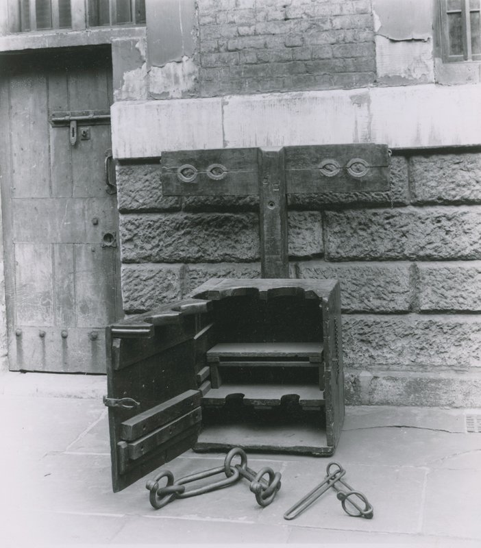 Pranger und Fesseln im Newgate-Gefängnis von English Photographer