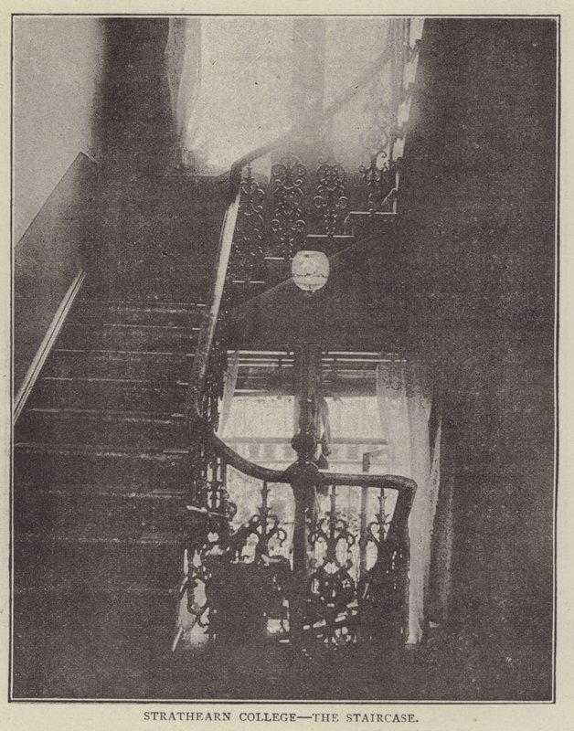 Strathearn College, die Treppe (Gravur) von English Photographer