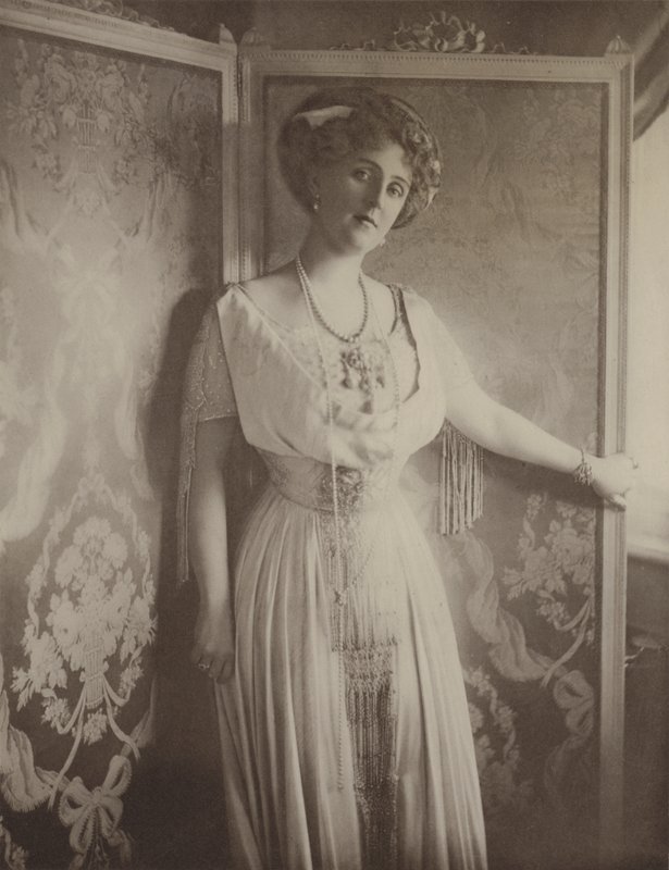 Die Baronin von Eckardstein von English Photographer