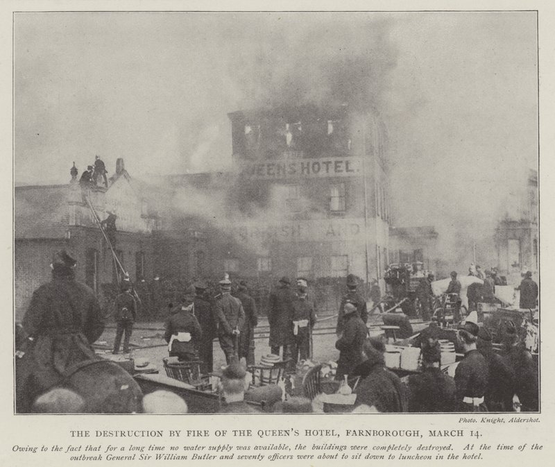 Die Zerstörung des Queens Hotel in Farnborough durch Feuer, 14. März von English Photographer