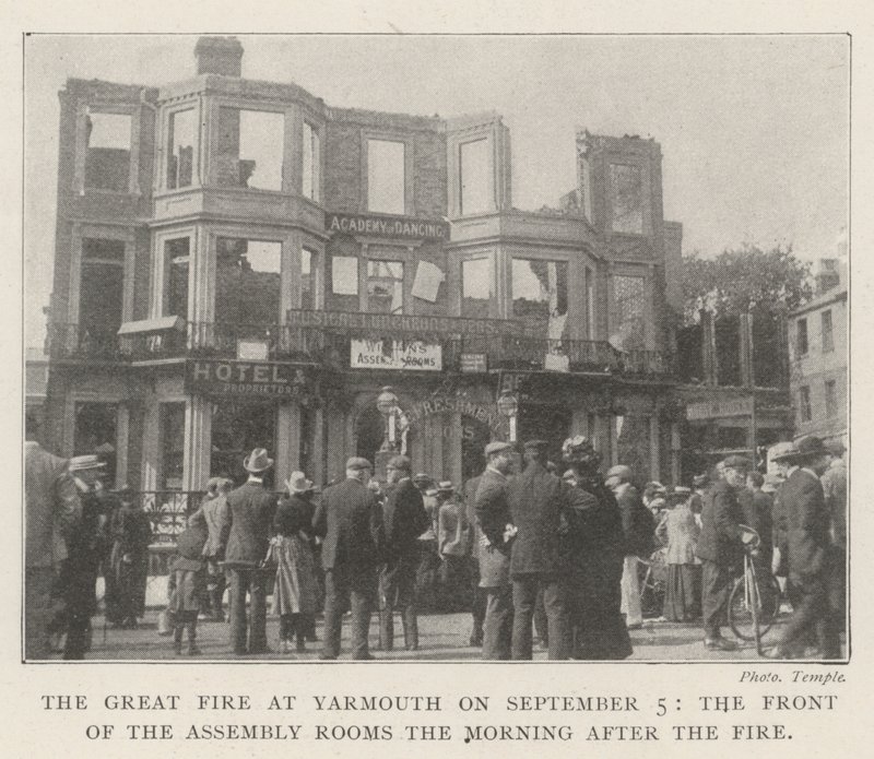 Das große Feuer in Yarmouth am 5. September, die Front der Versammlungshallen am Morgen nach dem Feuer von English Photographer