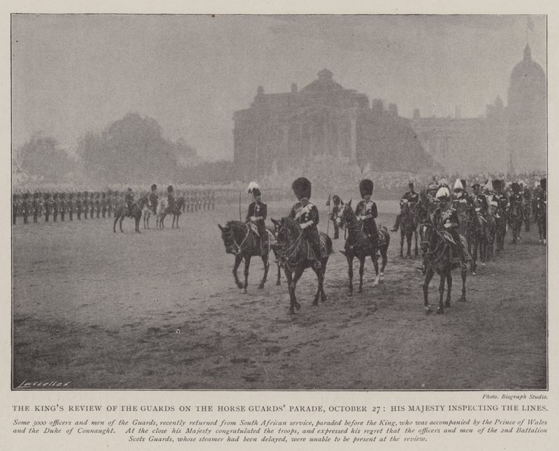 Die königliche Überprüfung der Wachen auf der Horse Guards Parade, 27. Oktober, Seine Majestät inspiziert die Linien von English Photographer