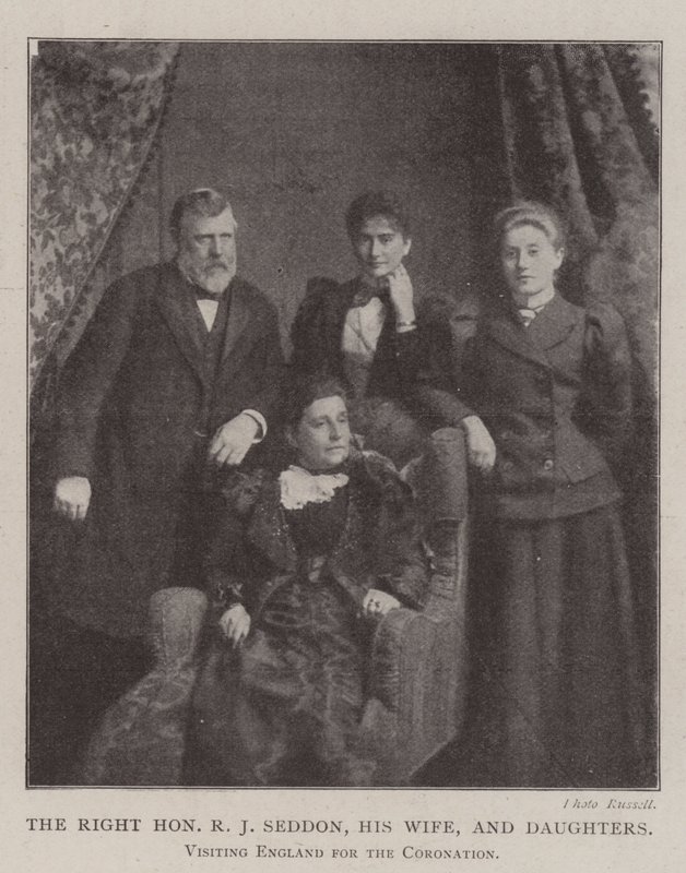 Der ehrenwerte R. J. Seddon, seine Frau und Töchter, besuchen England zur Krönung von English Photographer