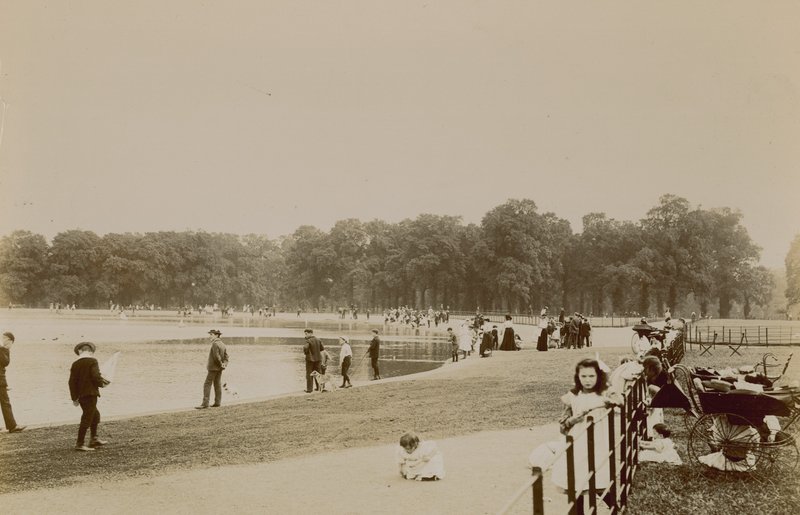 Die Serpentine, Hyde Park, London von English Photographer