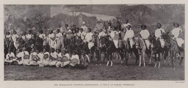 Die Strafexpeditionen in Somaliland, eine Gruppe von Somali-Stammesangehörigen von English Photographer