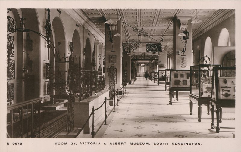 Das Victoria und Albert Museum, South Kensington, London von English Photographer