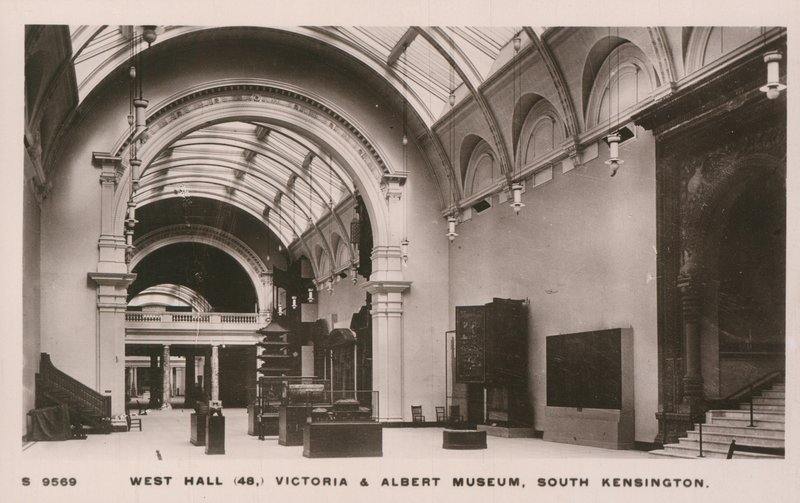 Das Victoria und Albert Museum, South Kensington, London von English Photographer