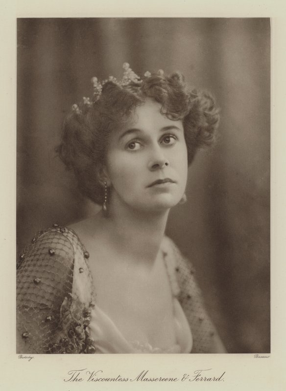 Die Viscountess Massereene und Ferrard (s/w Foto) von English Photographer